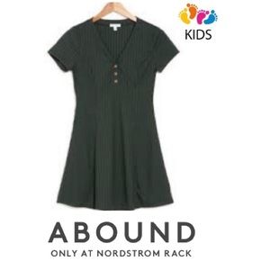 Girl’s soft, emerald green v-neck Henley style mini dress by Abound, NWT